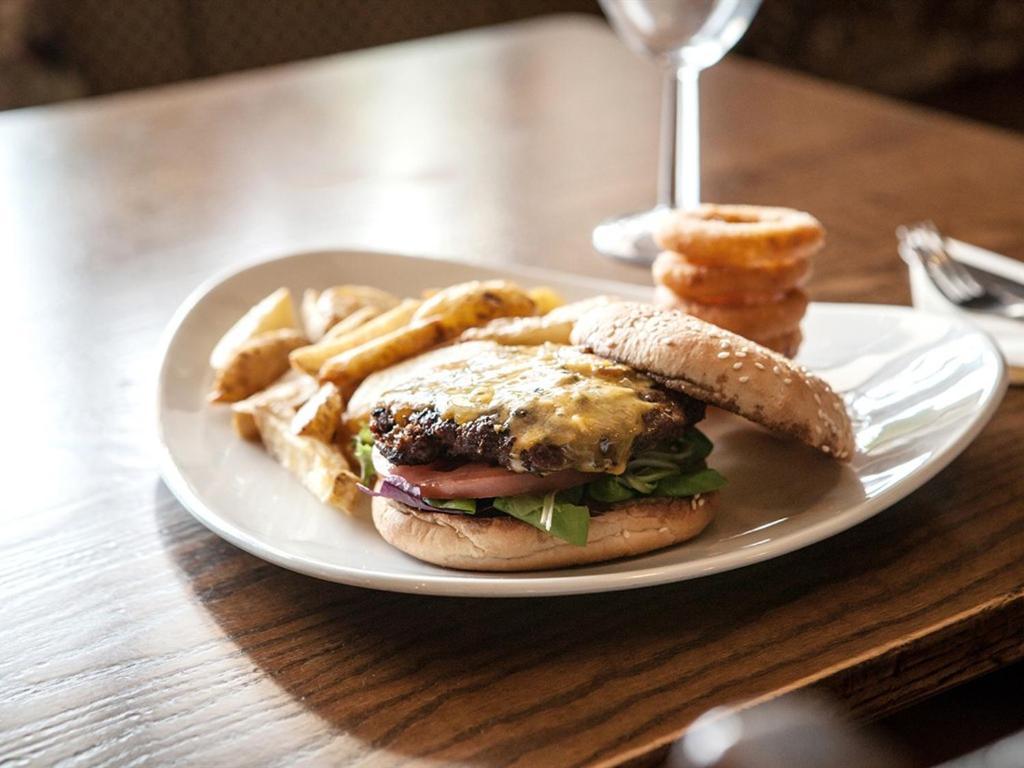 The Crewe Arms Hotel ภายนอก รูปภาพ