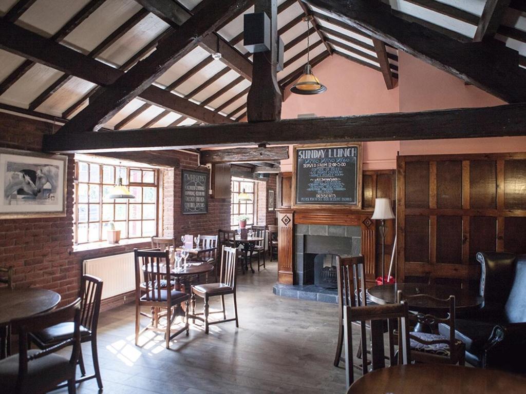 The Crewe Arms Hotel ภายนอก รูปภาพ